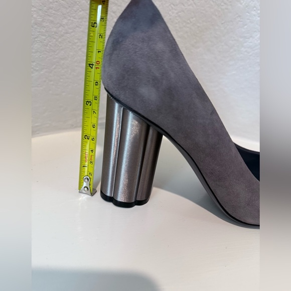 Ferragamo Grey suede leather “Lucca” pumps. Authentic. US Size 5.5 - Picture 15 of 16